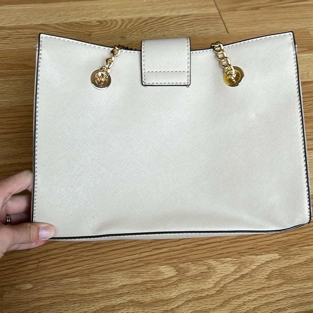 Guess Purse - Picture 3 of 10